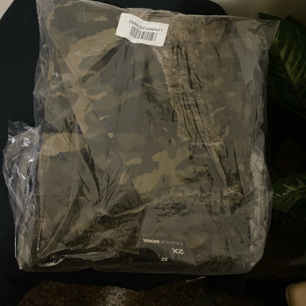 Camouflage fashion nova knee length shorts
